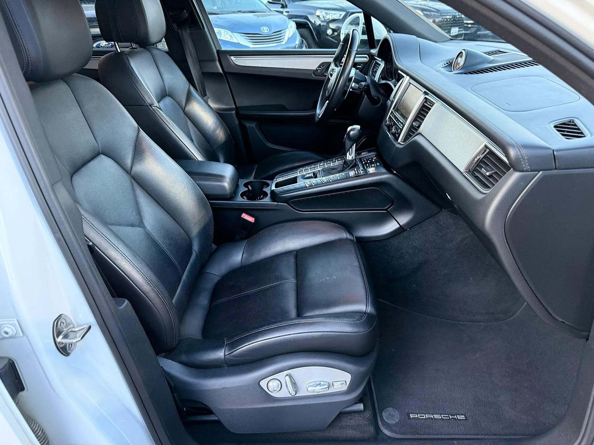 Used 2016 Porsche Macan S w/ Premium Package Plus AWD/4WD image 22