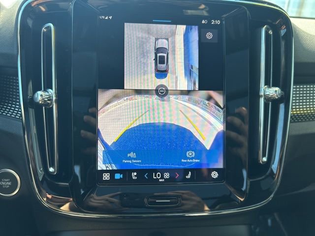 Used 2025 Volvo XC40 B5 Plus image 22