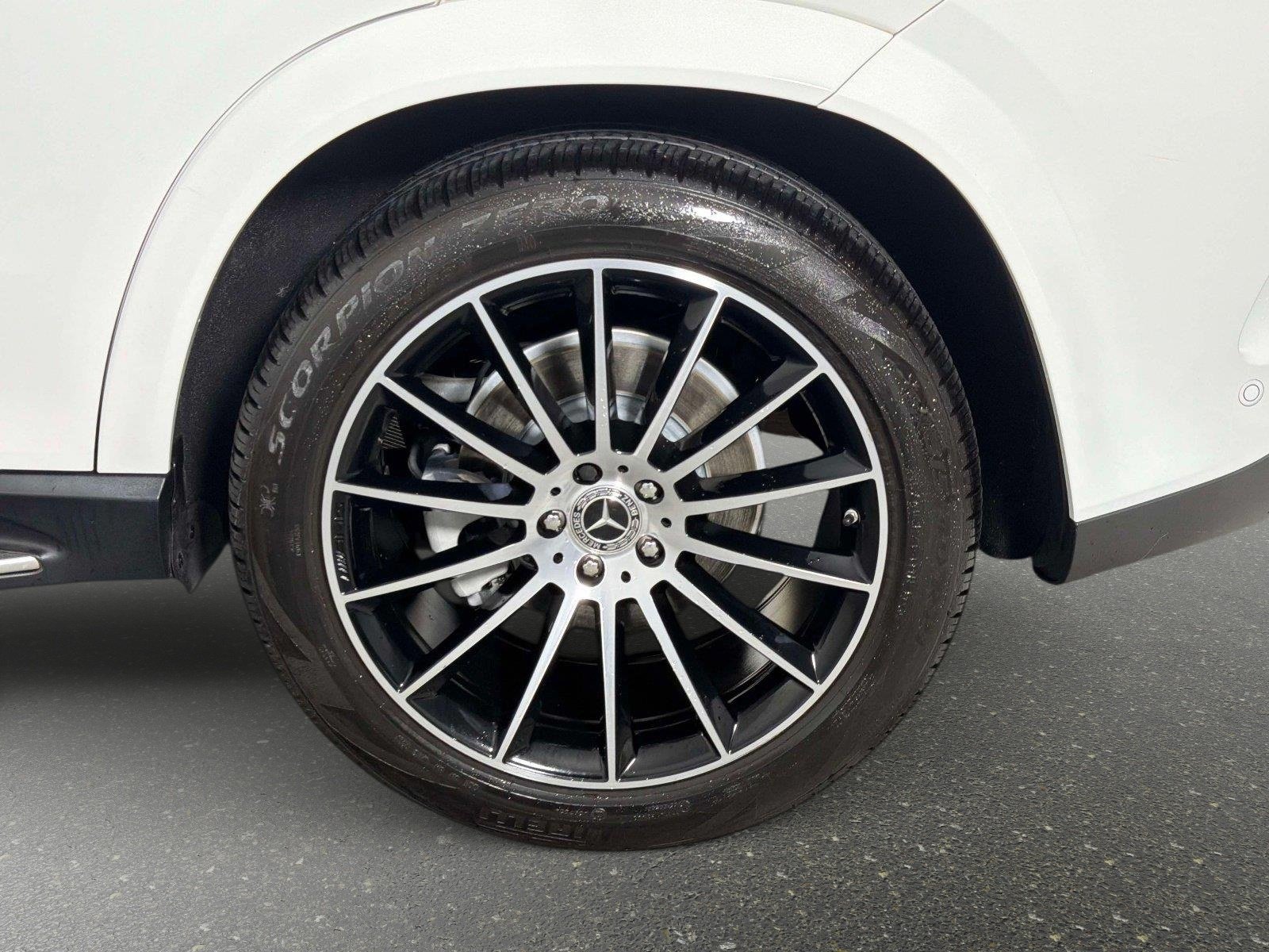 Used 2025 Mercedes-Benz GLC 350e 4MATIC image 14