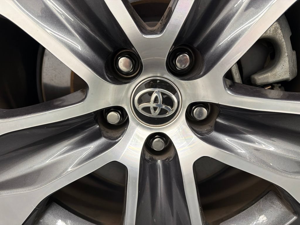 Used 2022 Toyota Highlander XLE FWD image 18