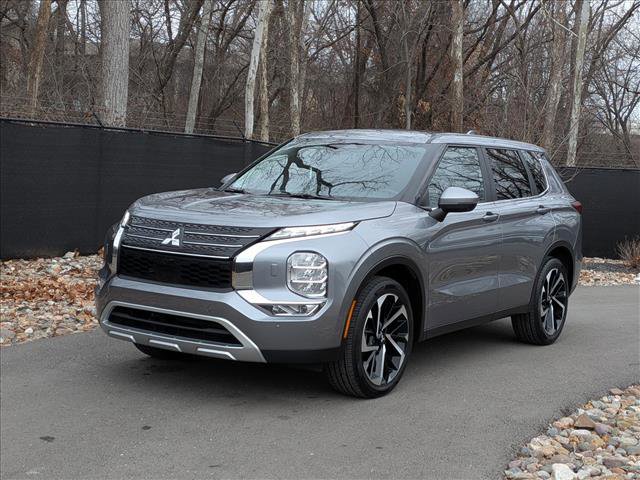 Used 2024 Mitsubishi Outlander SE