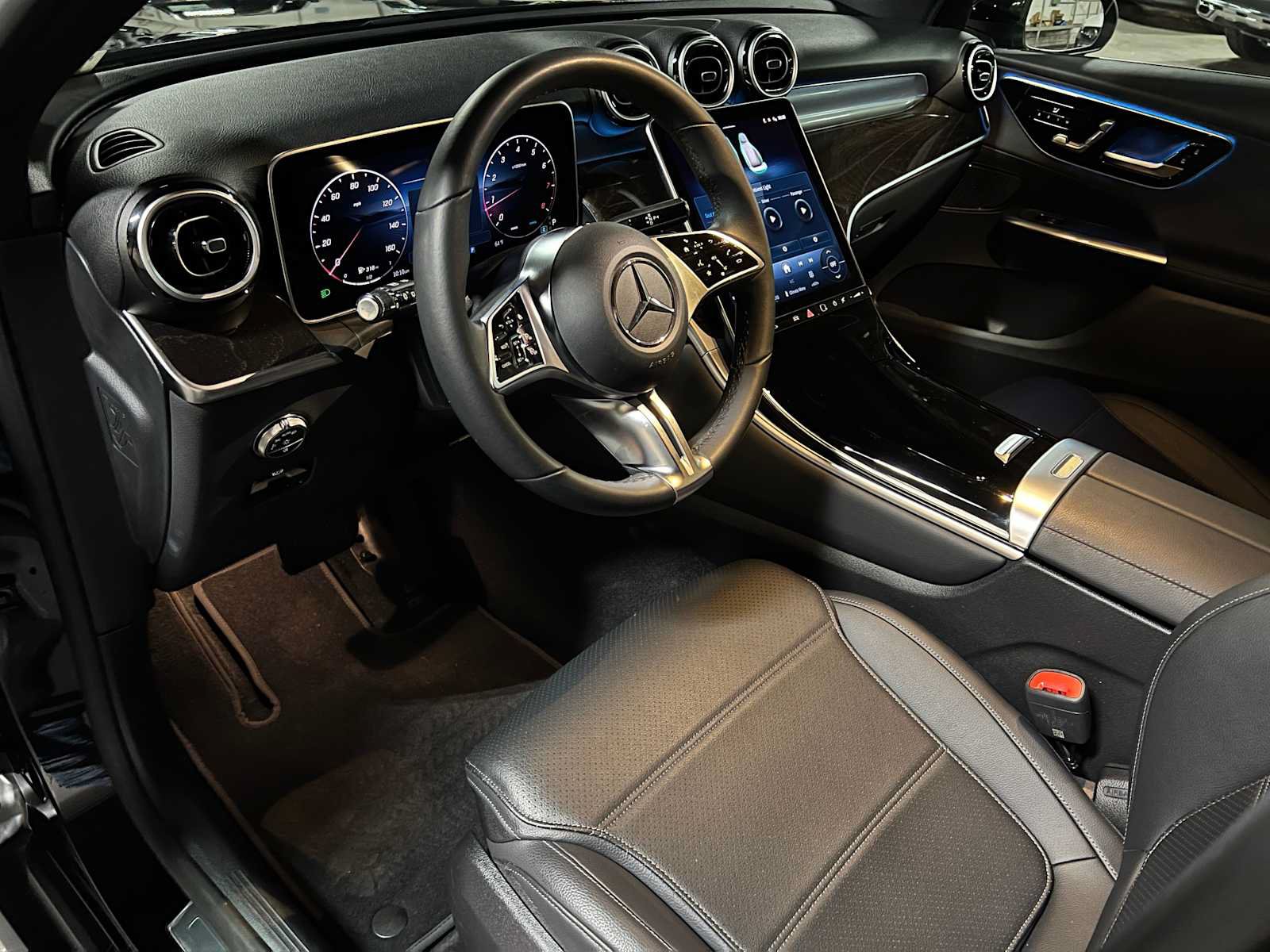 Used 2025 Mercedes-Benz GLC 300 image 26