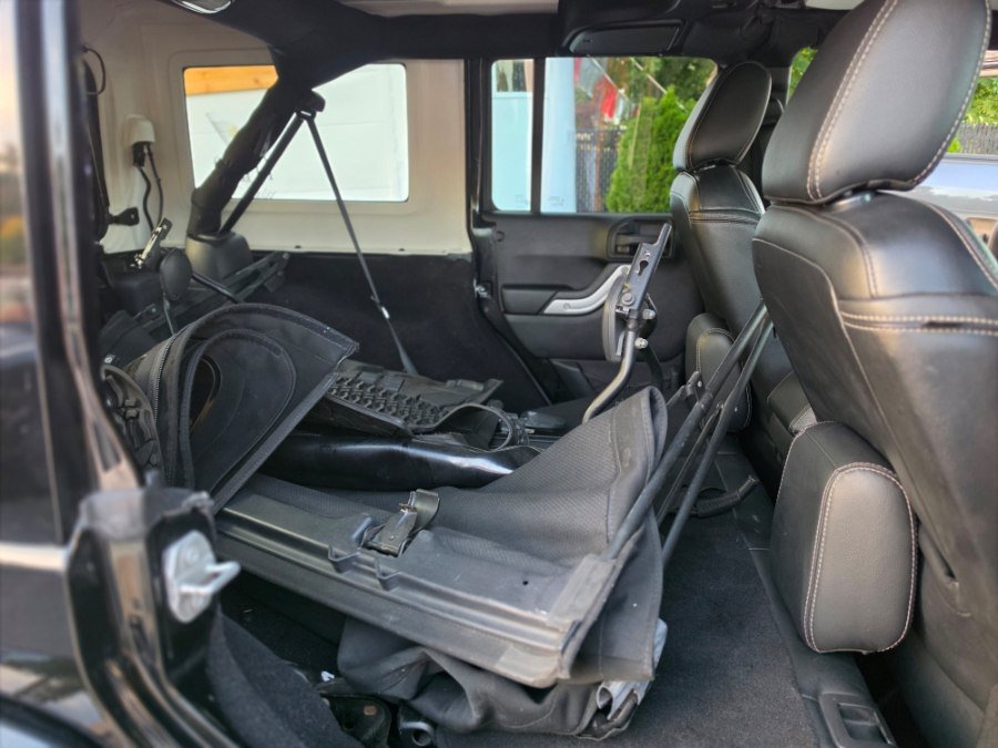 Used 2016 Jeep Wrangler Unlimited Rubicon AWD/4WD image 30