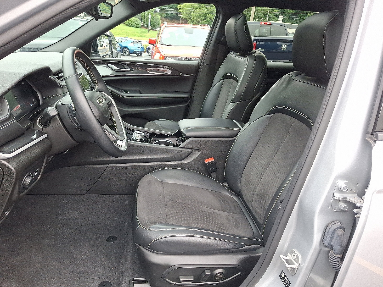 Certified 2022 Jeep Grand Cherokee L Laredo image 15