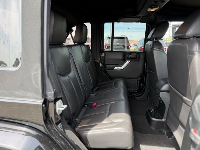 Used 2018 Jeep Wrangler Unlimited Sahara AWD/4WD image 16