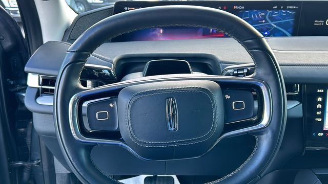Used 2025 Lincoln Navigator Reserve image 23