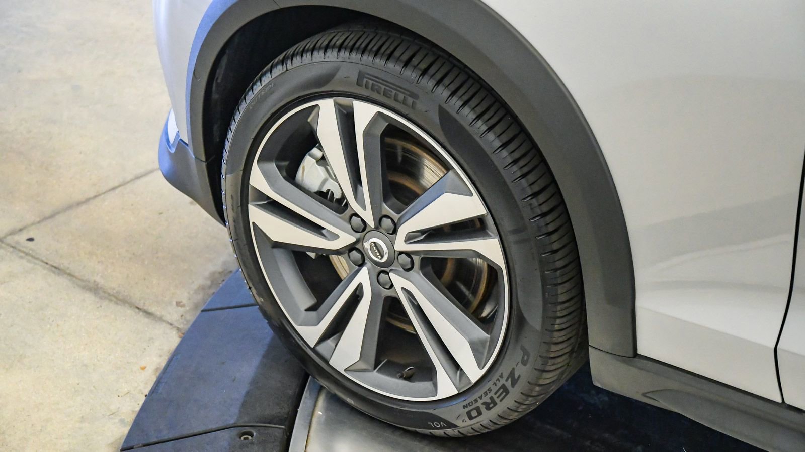 Certified 2025 Volvo V60 B5 Cross Country Plus image 10