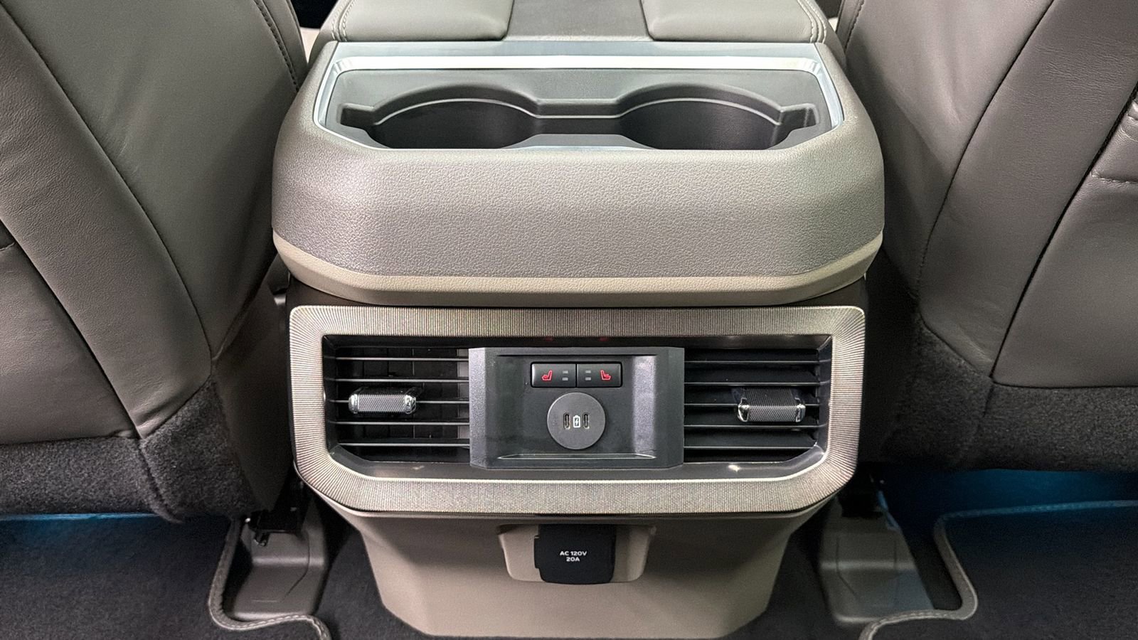 Used 2026 Ford F450 Platinum w/ Platinum Plus Package image 40