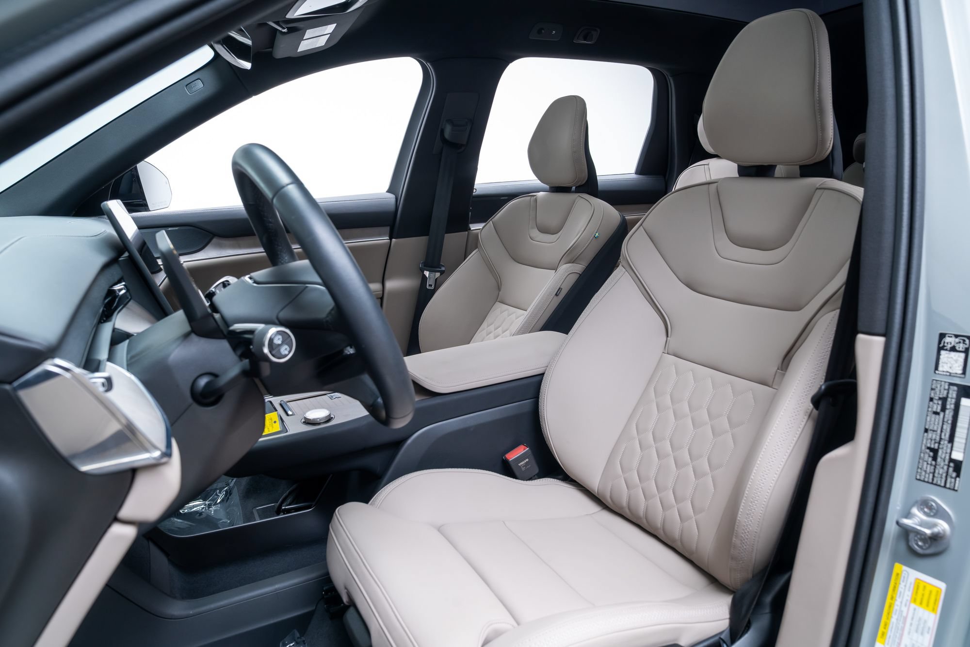 Used 2025 Volvo EX90 Plus AWD/4WD image 18