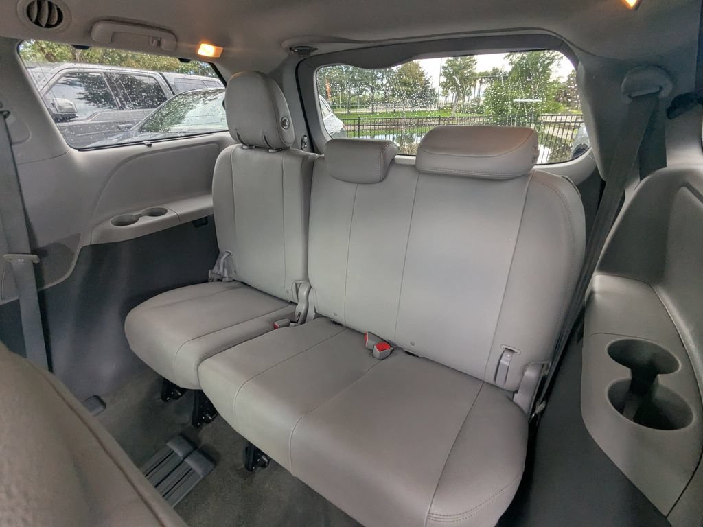 Used 2017 Toyota Sienna XLE w/ XLE Navigation Package FWD image 28