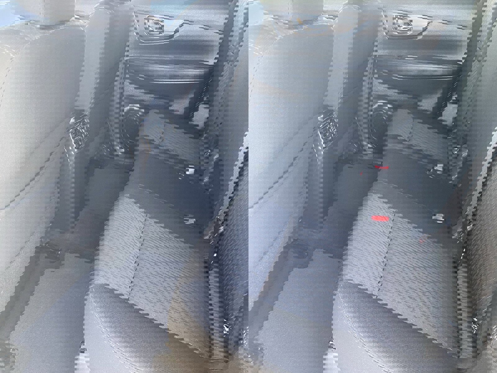 Used 2018 Nissan Rogue SV image 19