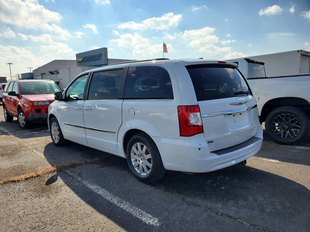 Used 2014 Chrysler Town & Country Touring image 4