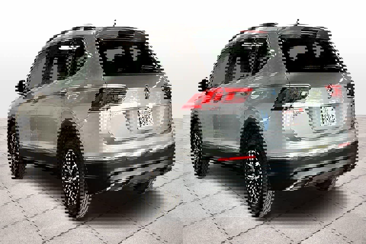 Used 2021 Volkswagen Tiguan SE image 15