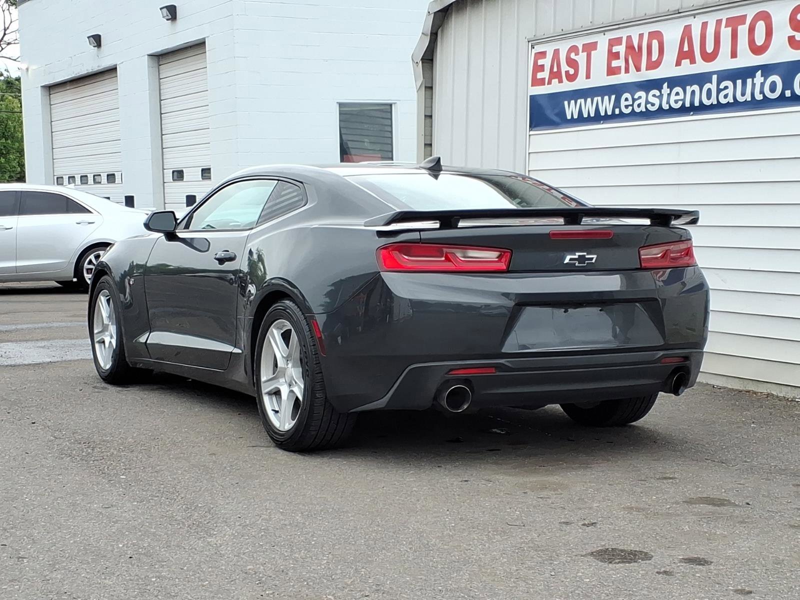 Used 2018 Chevrolet Camaro LT RWD image 4