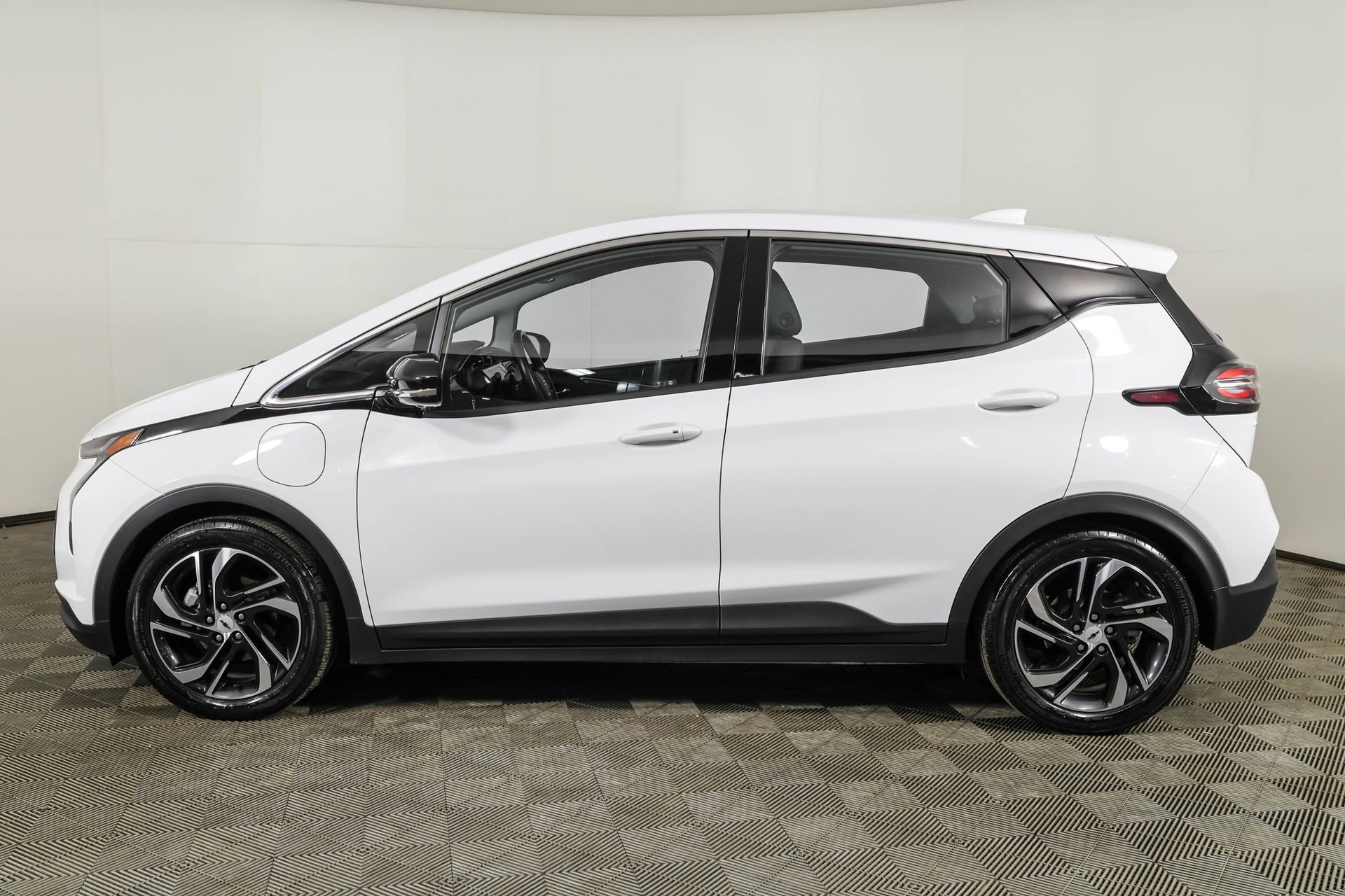 Used 2023 Chevrolet Bolt LT FWD image 20