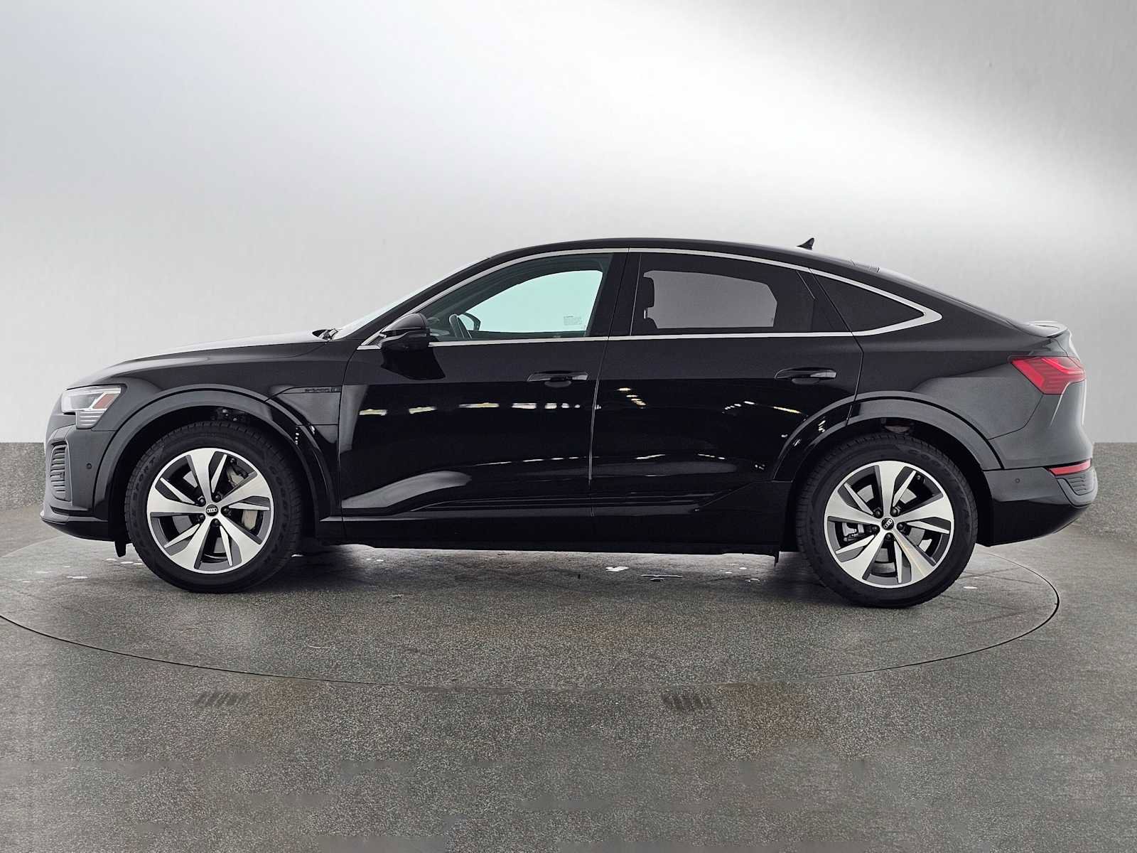 Used 2024 Audi Q8 e-tron Premium Plus w/ Premium Plus Package AWD/4WD image 6