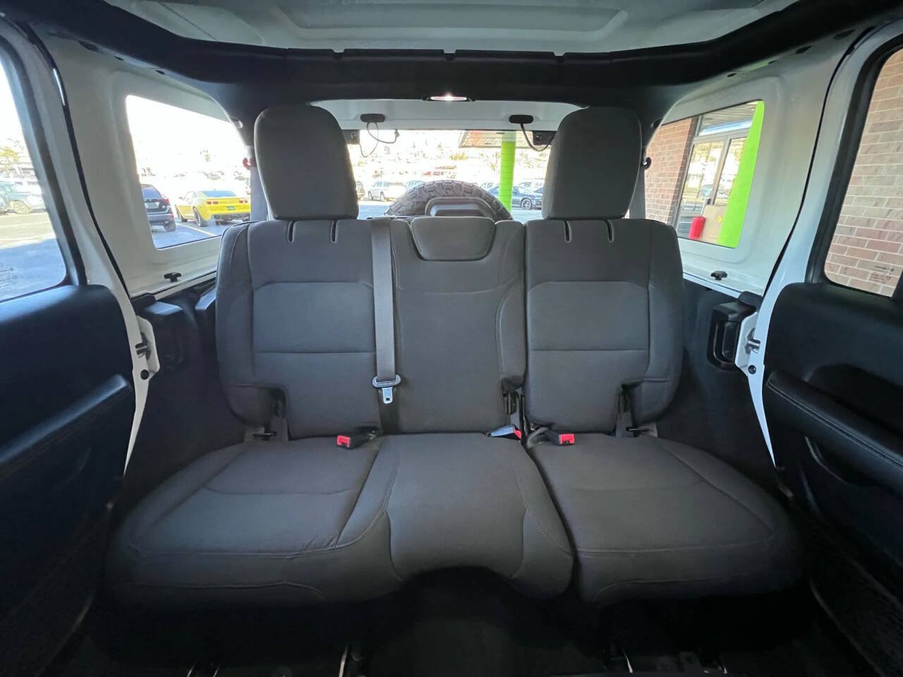 Used 2020 Jeep Wrangler Unlimited Sahara w/ Uconnect 4C Nav & Sound Group AWD/4WD image 15