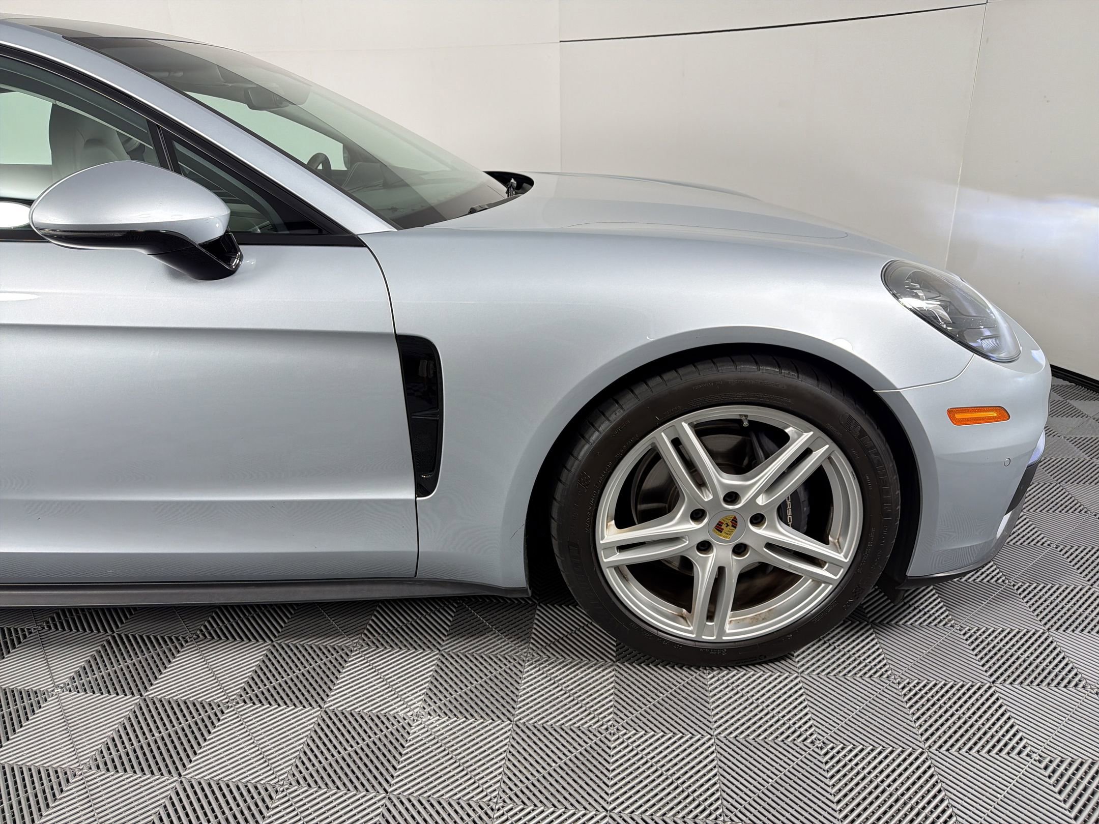 Certified 2018 Porsche Panamera image 12