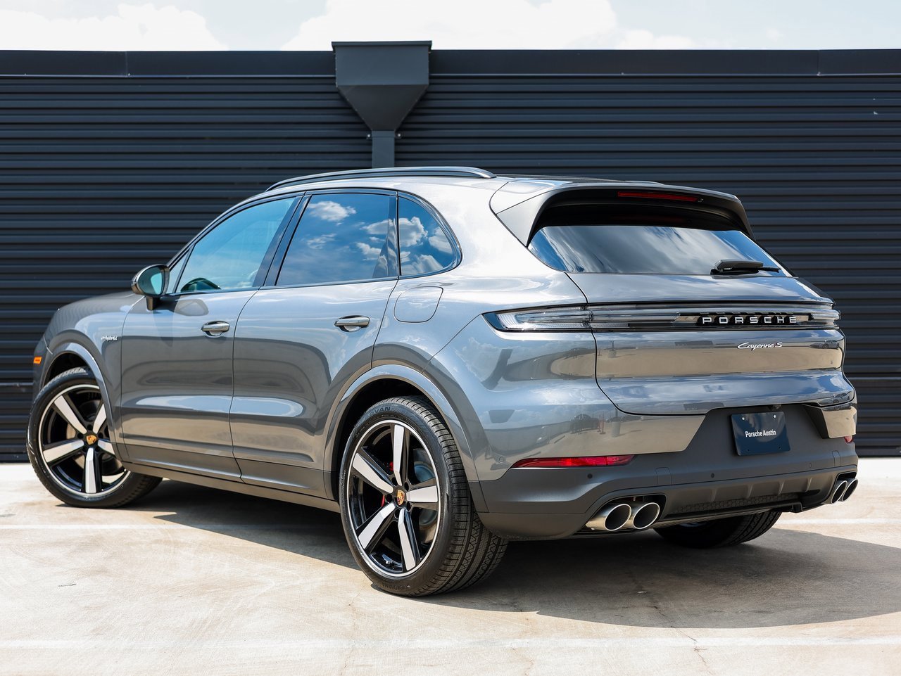 New 2026 Porsche Cayenne S image 3