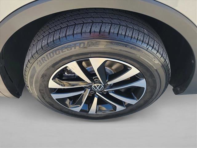 Used 2022 Volkswagen Tiguan S w/ Driver Assistance Package image 9