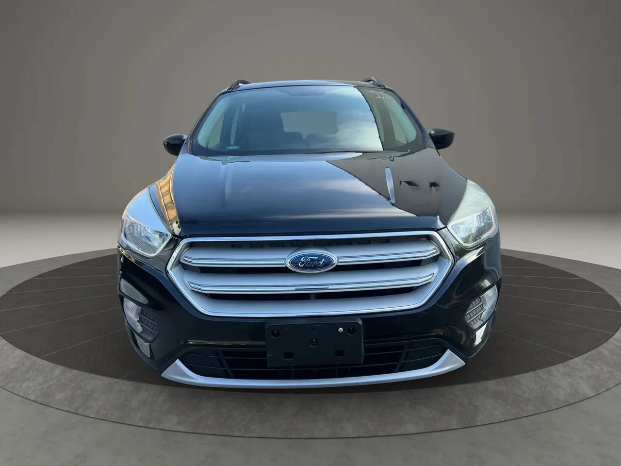Used 2018 Ford Escape SE FWD image 2