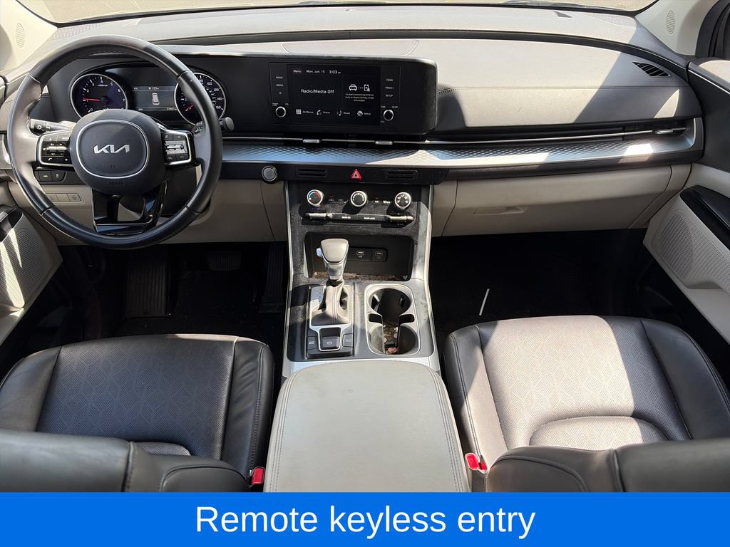 Used 2024 Kia Carnival LX FWD image 11
