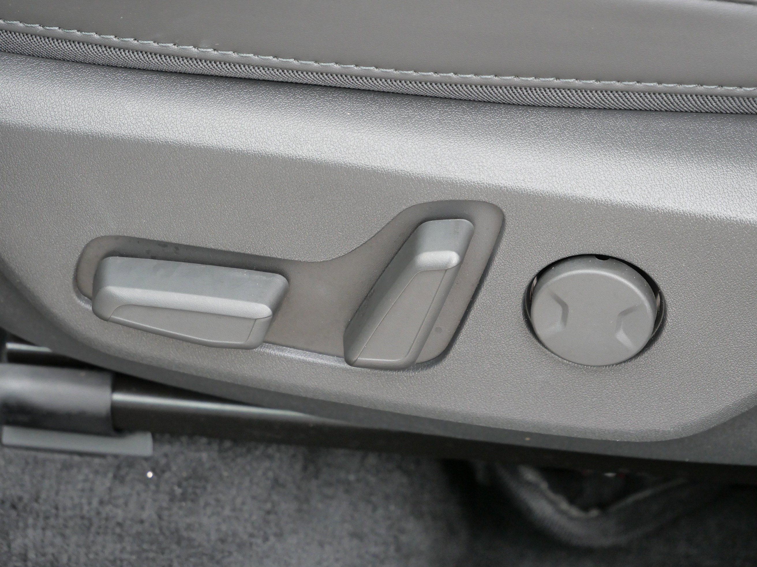 Used 2025 Kia Niro SX image 19