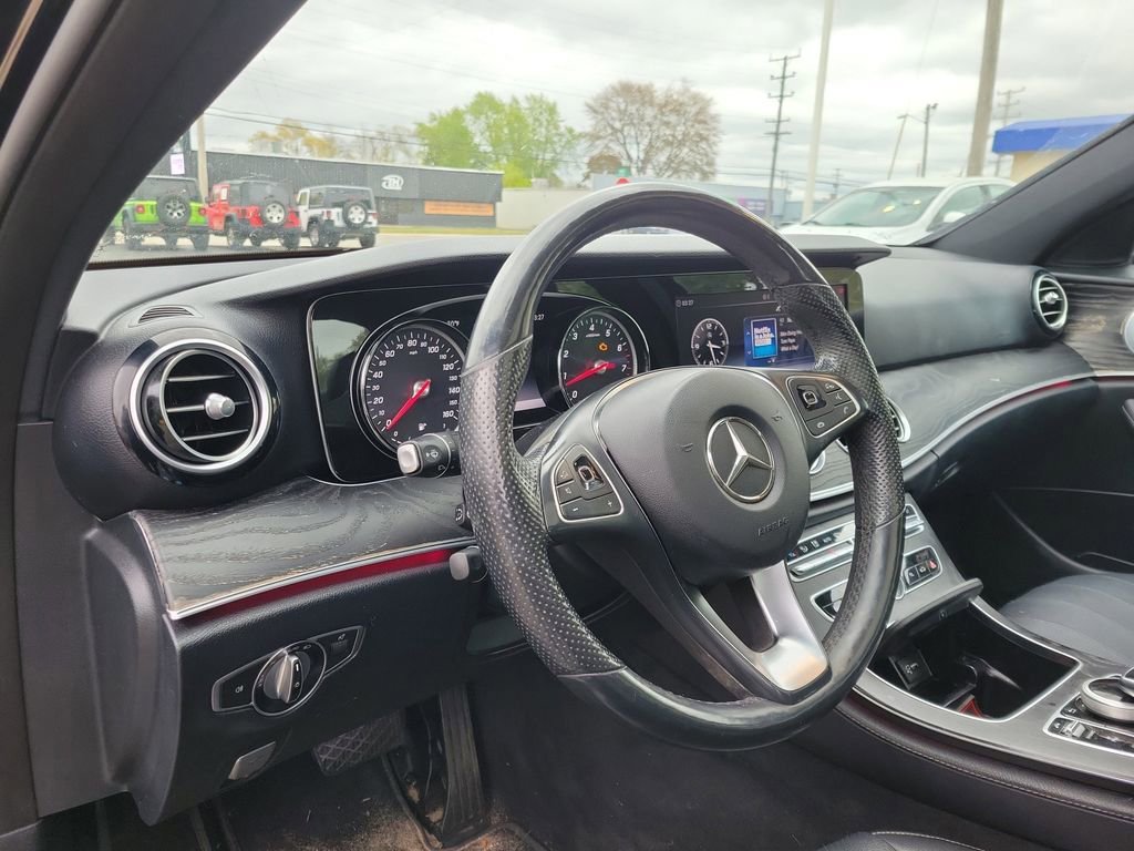 Used 2018 Mercedes-Benz E 400 4MATIC Sedan image 19