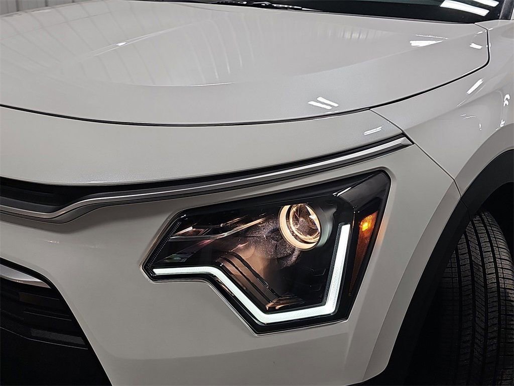 Used 2024 Kia Niro LX image 30