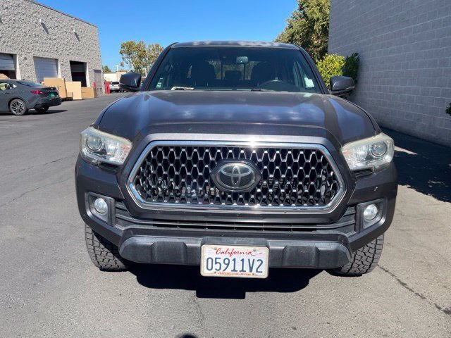 Used 2019 Toyota Tacoma TRD Off-Road w/ Technology Package AWD/4WD image 2