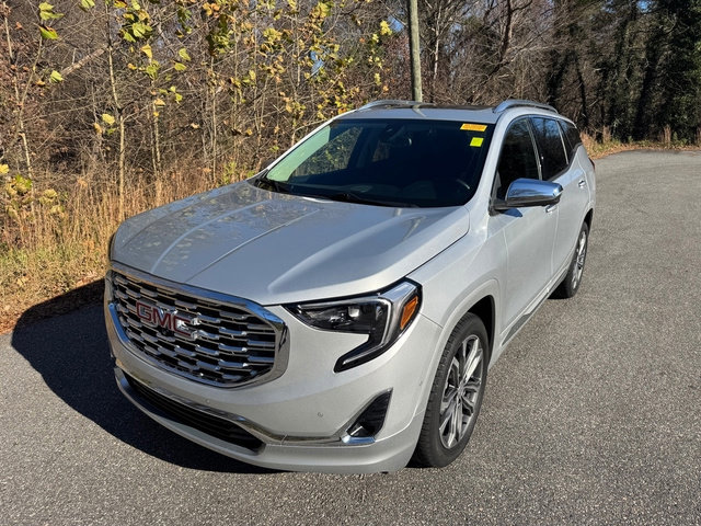 Used 2020 GMC Terrain Denali w/ Denali Premium Package image 2
