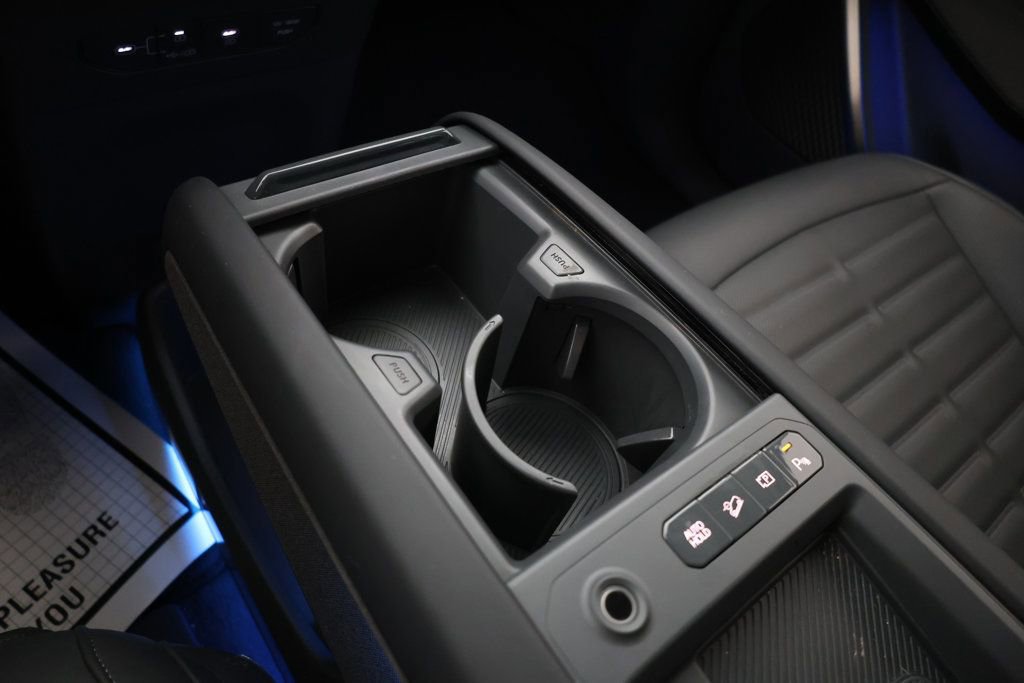 Used 2024 Kia EV9 Land image 14