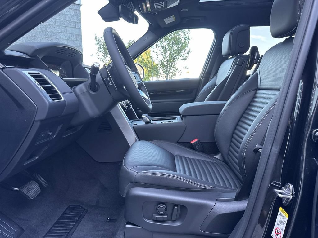 New 2026 Land Rover Discovery S AWD/4WD image 21