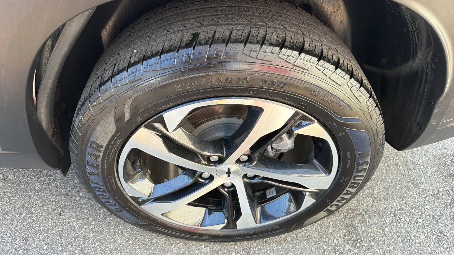 Used 2025 Chevrolet Trax RS FWD image 9