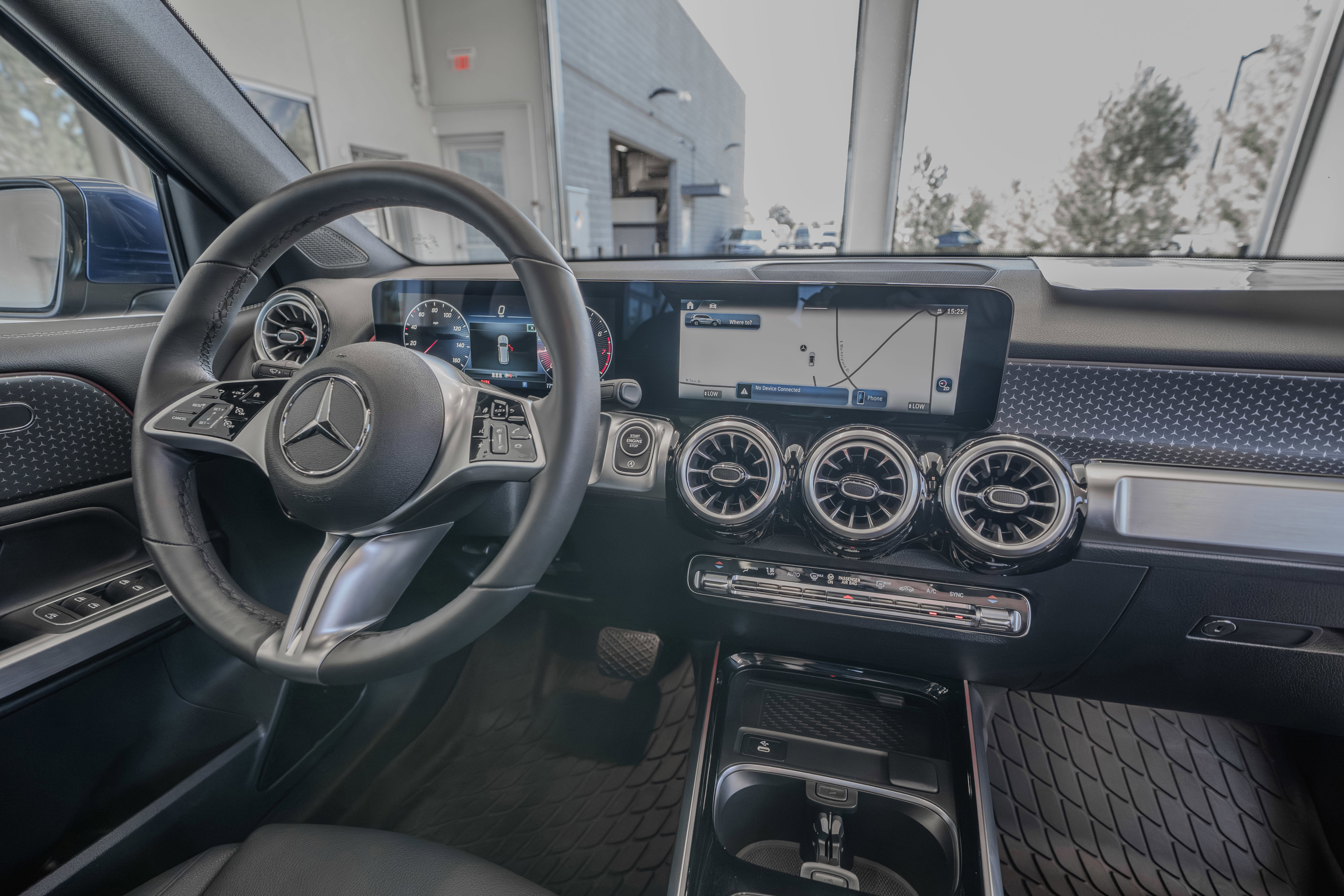 Certified 2025 Mercedes-Benz GLB 250 4MATIC image 19