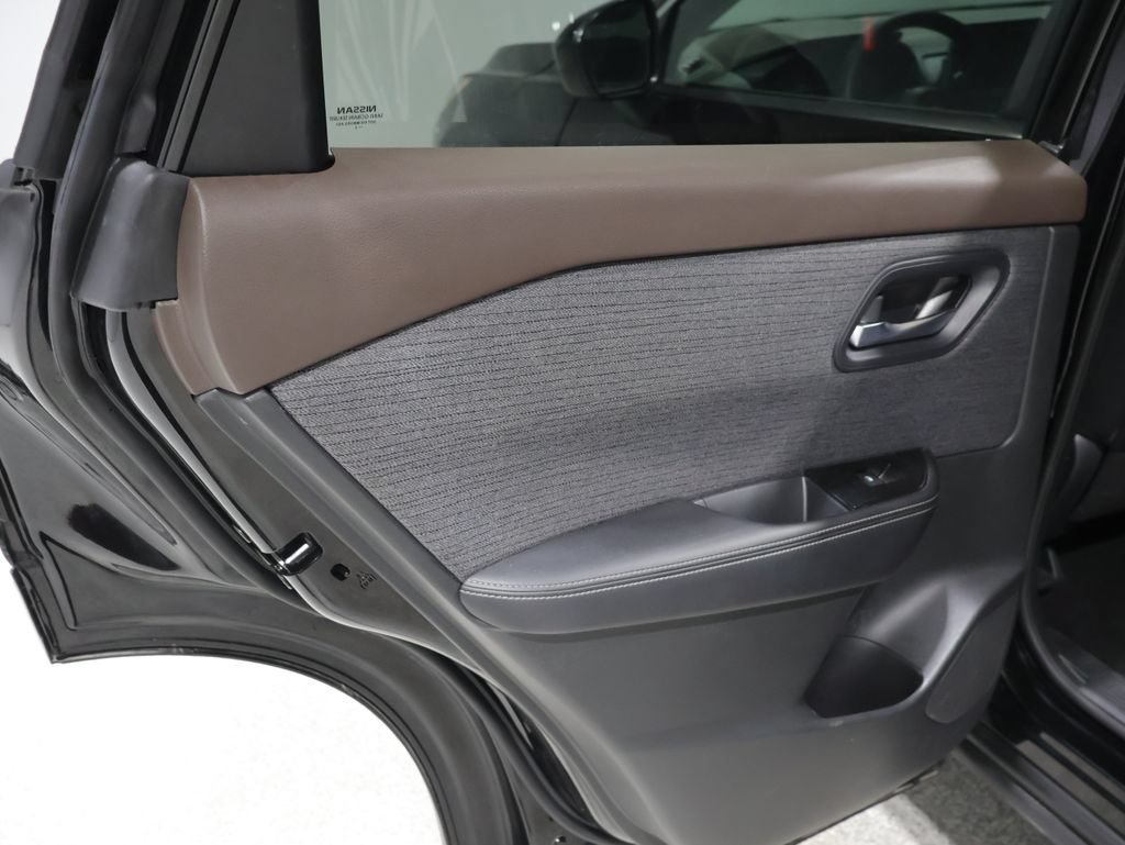Used 2023 Nissan Rogue SV AWD/4WD image 19