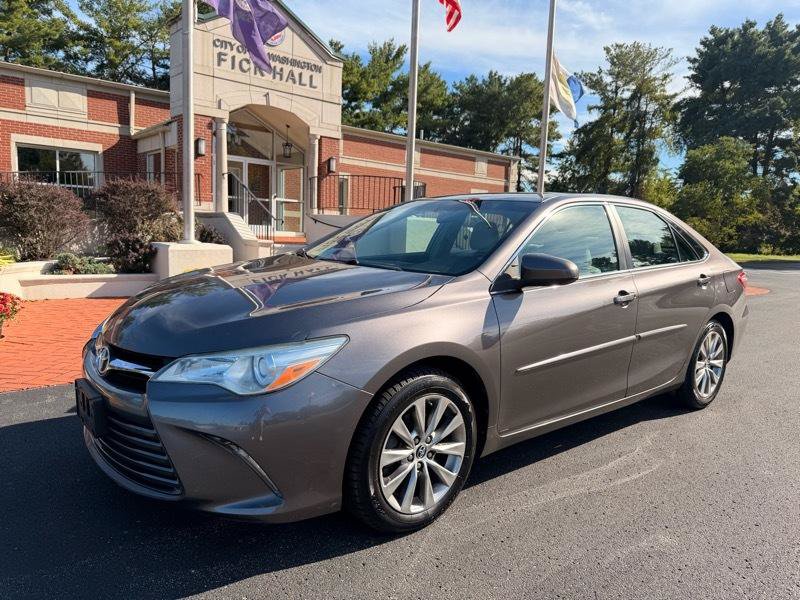Used 2015 Toyota Camry XLE FWD image 1