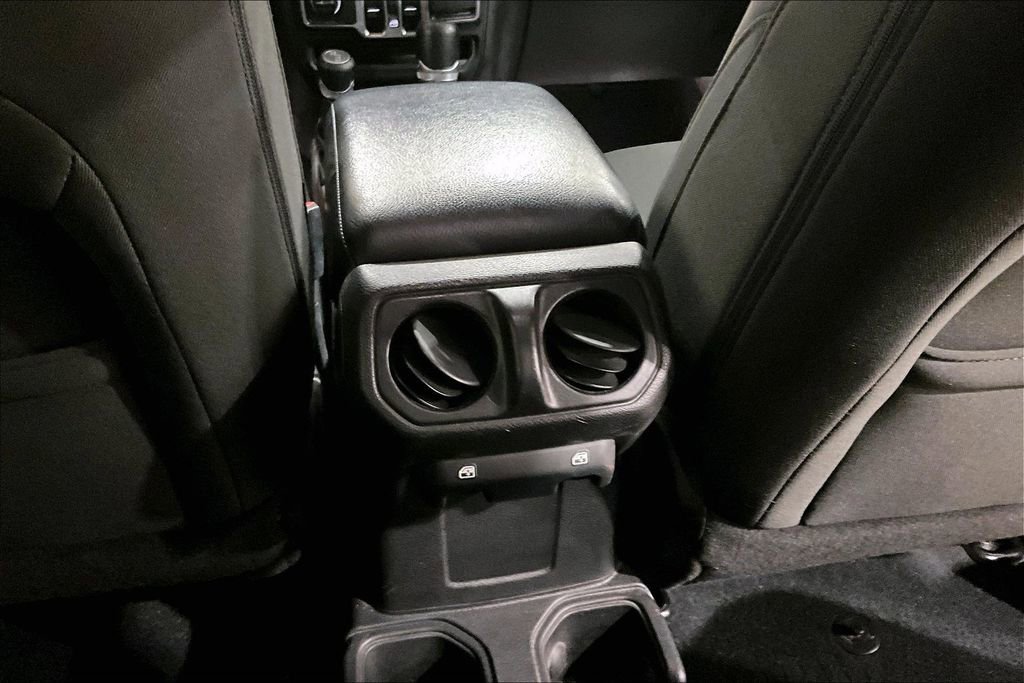 Used 2018 Jeep Wrangler Unlimited Sport S image 29