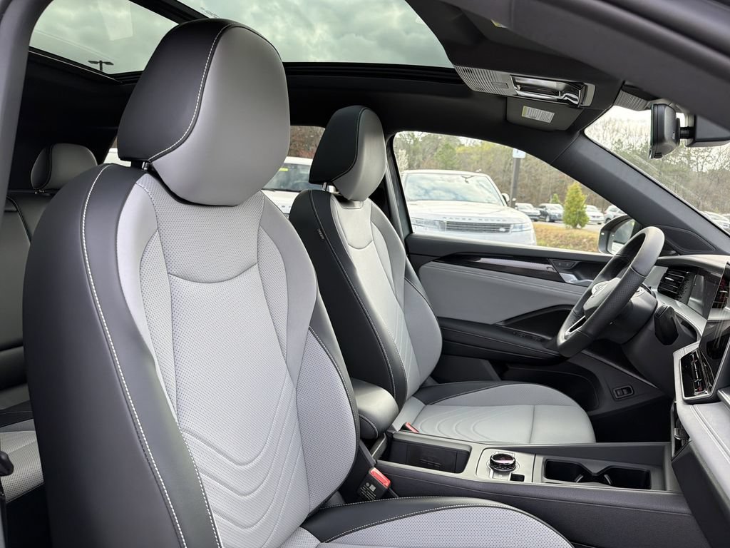 New 2026 Volkswagen Tiguan SE R-Line FWD image 19