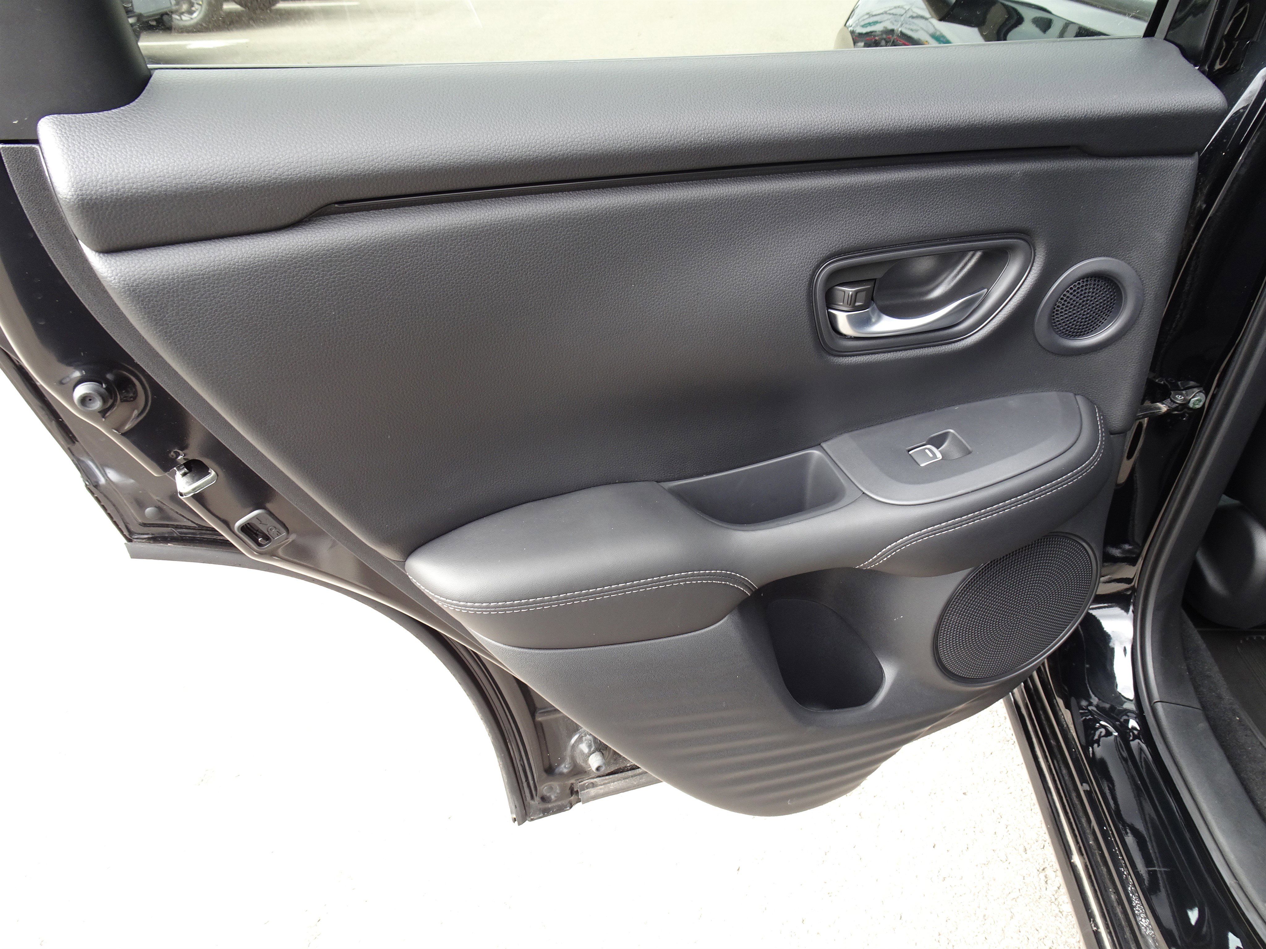 Used 2025 Honda HR-V EX-L image 16