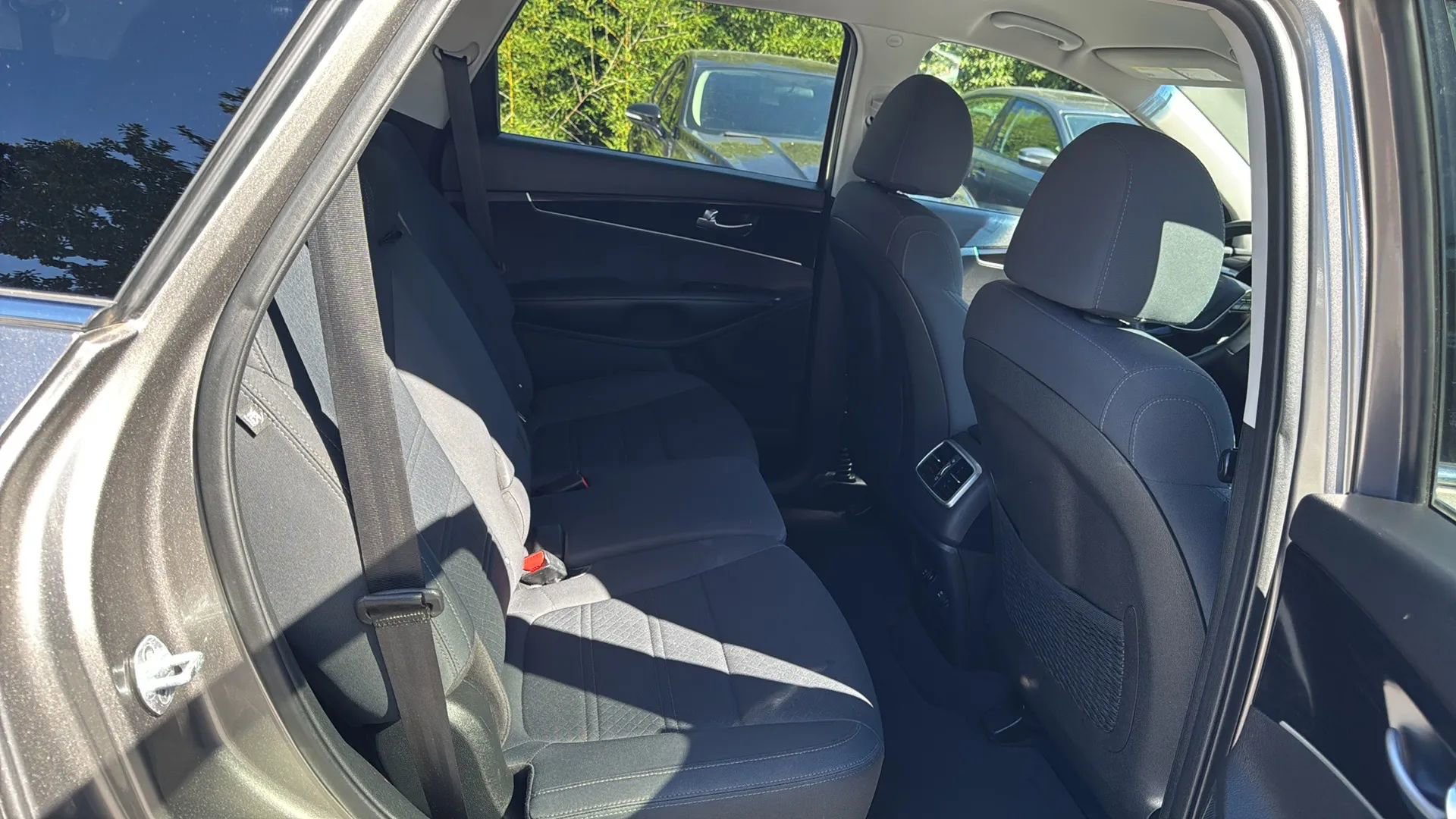Used 2019 Kia Sorento LX w/ LX Convenience Package image 13