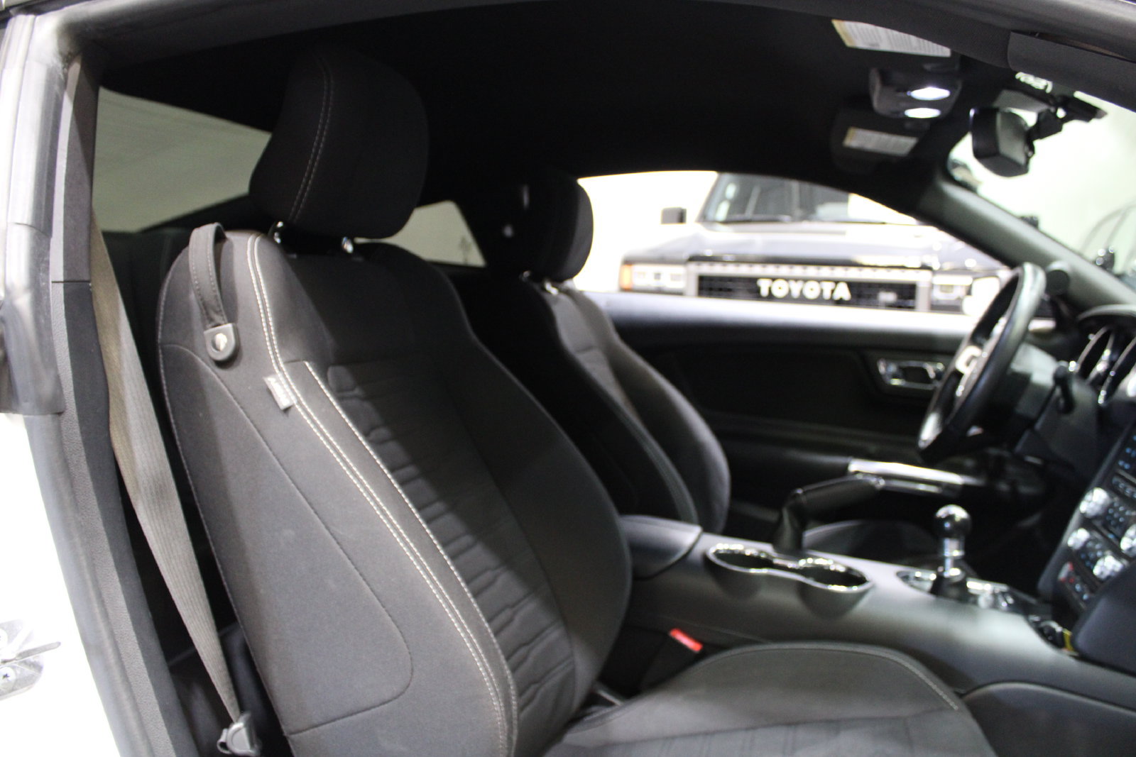 Used 2017 Ford Mustang GT RWD image 17