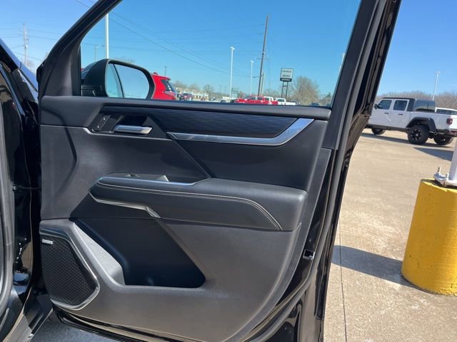 Used 2025 GMC Acadia Elevation FWD image 17