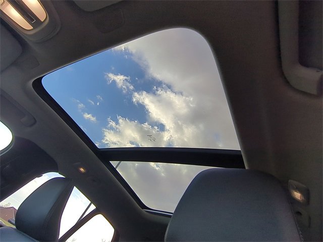 Used 2025 Volvo XC40 B5 Plus image 10