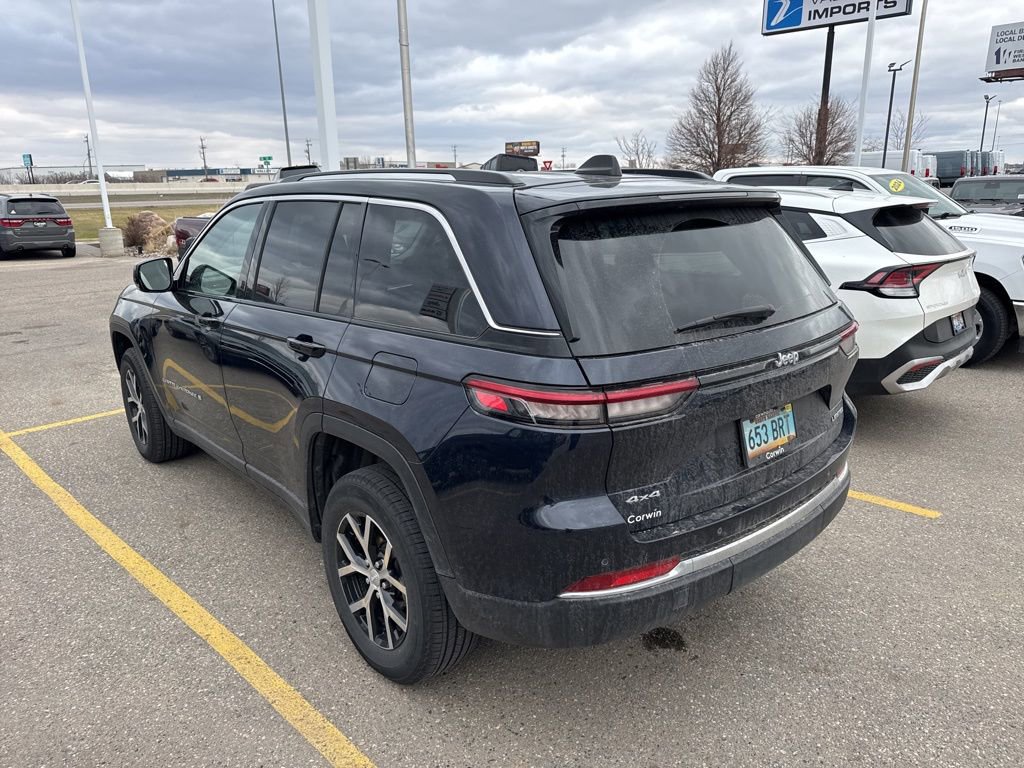 Used 2023 Jeep Grand Cherokee Limited image 5