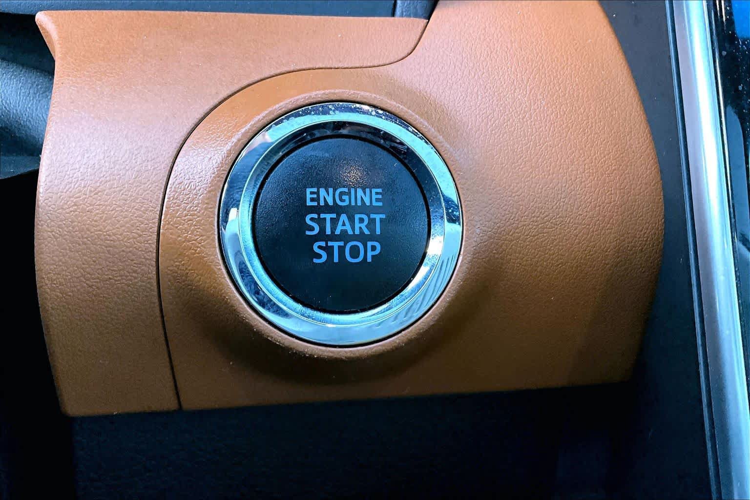 Used 2020 Toyota Avalon Limited FWD image 32