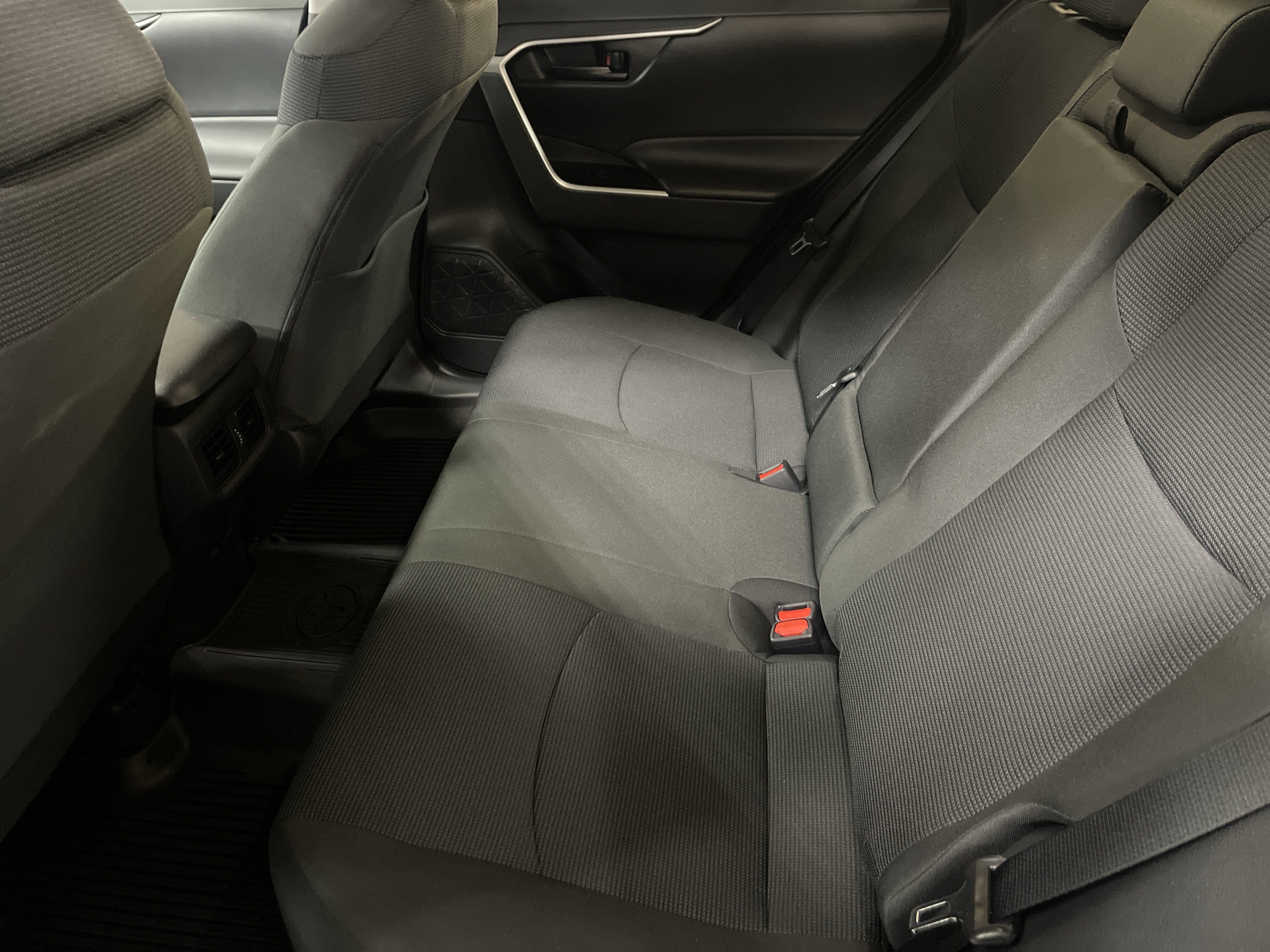 Certified 2025 Toyota RAV4 LE image 32