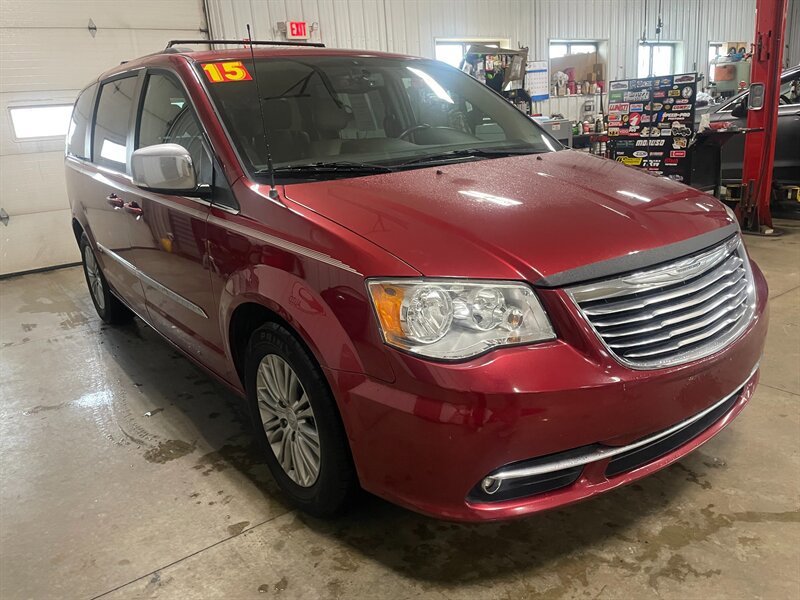 Used 2015 Chrysler Town & Country Touring-L FWD image 4