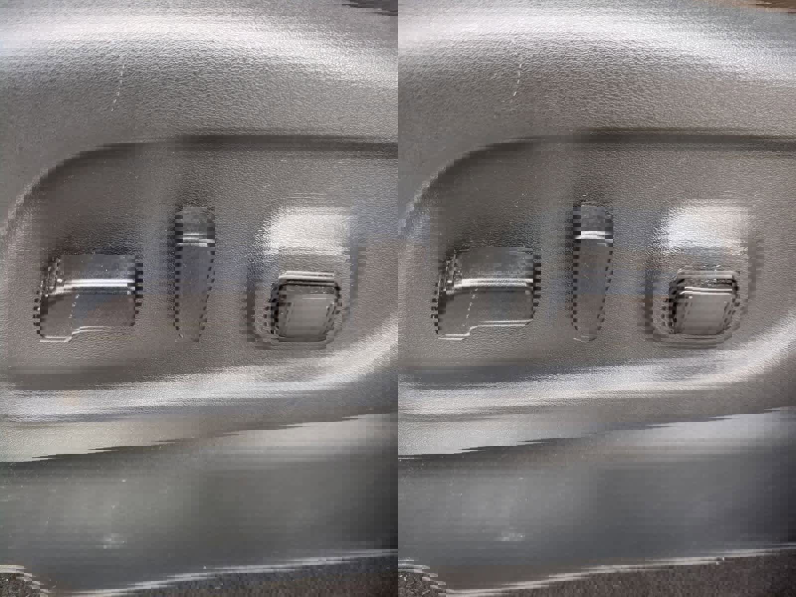 Used 2018 Nissan Titan Platinum Reserve w/ Platinum Utility Package image 17