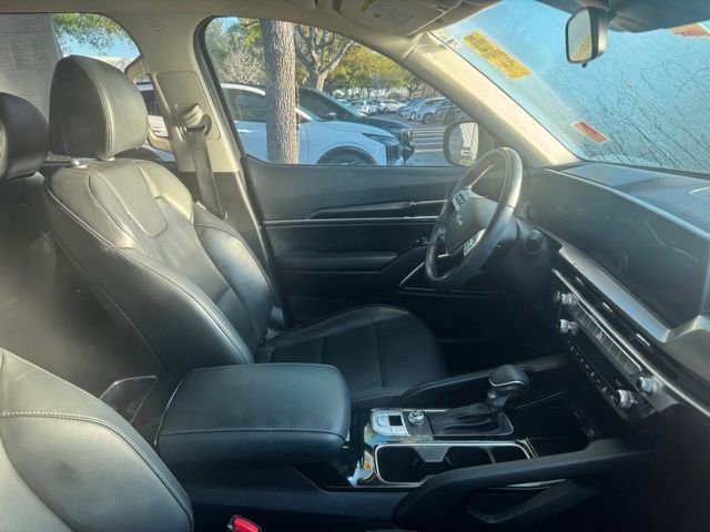 Certified 2024 Kia Telluride LX image 3